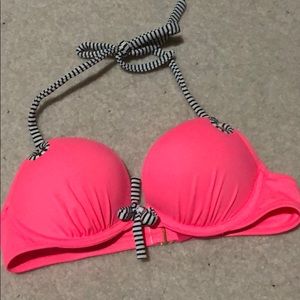 Victoria’s Secret bombshell bikini